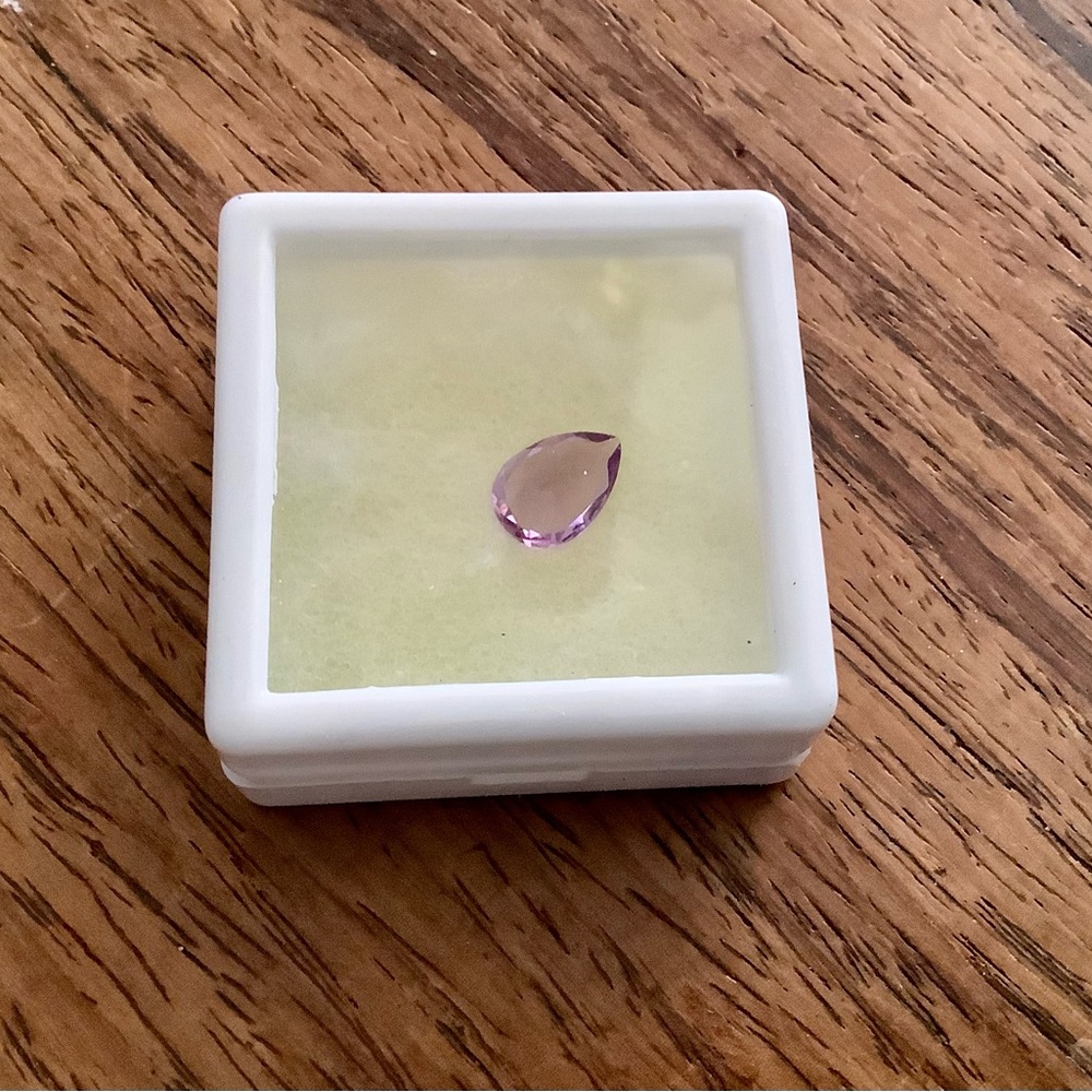 Teardrop Genuine 1.8 carats Amethyst Gemstone